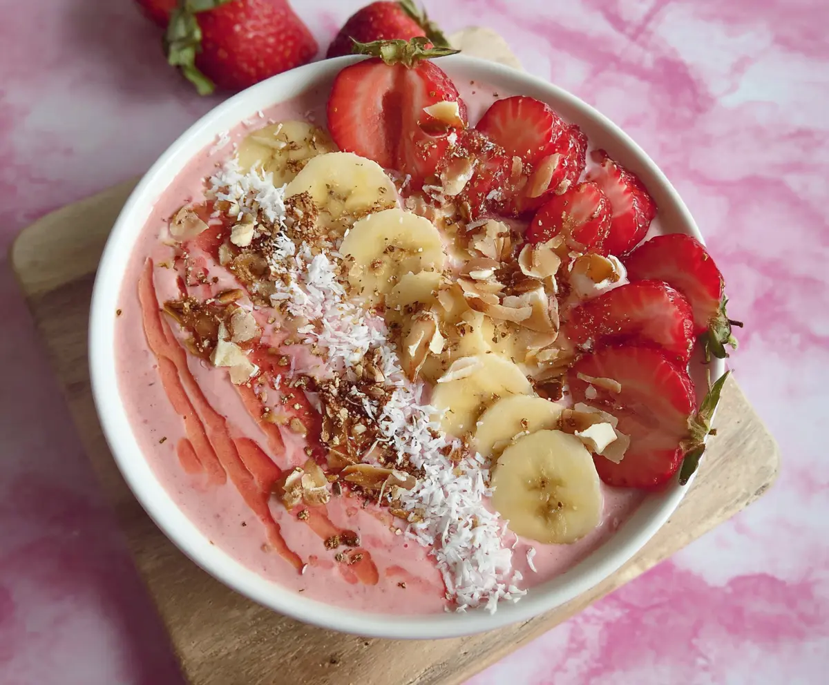 Strawberry Banana Smoothie Bowl Recipe